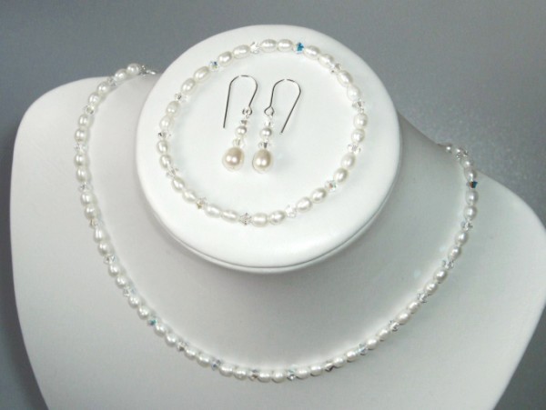 Freshwater Pearl and Swarovski Crystal Bridal Necklace and Earring set