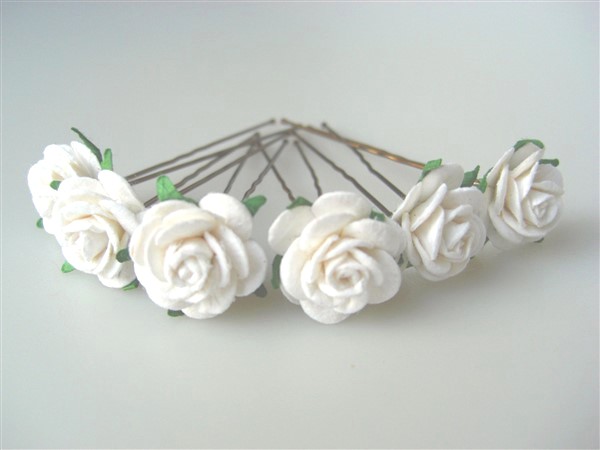 Ivory white open roses 2cm