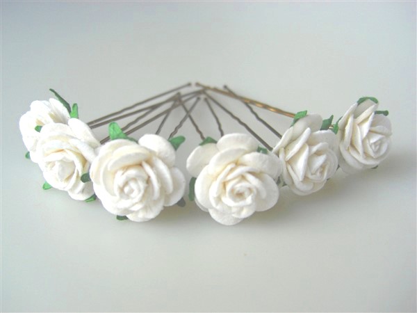Ivory white open roses aprox 2cm