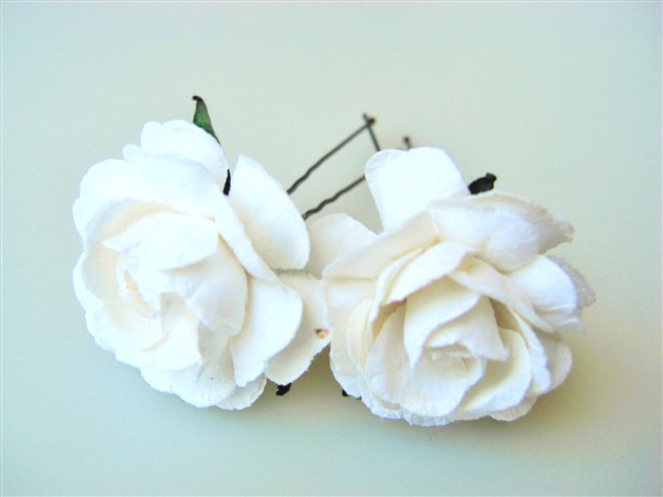 Ivory white tea roses 