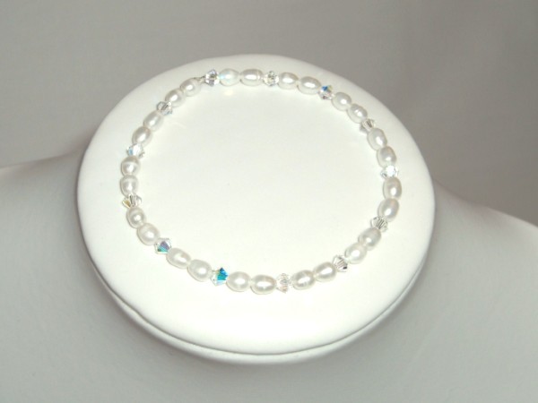 Handmade freshwater pearl and Swarovski crystal bracelet